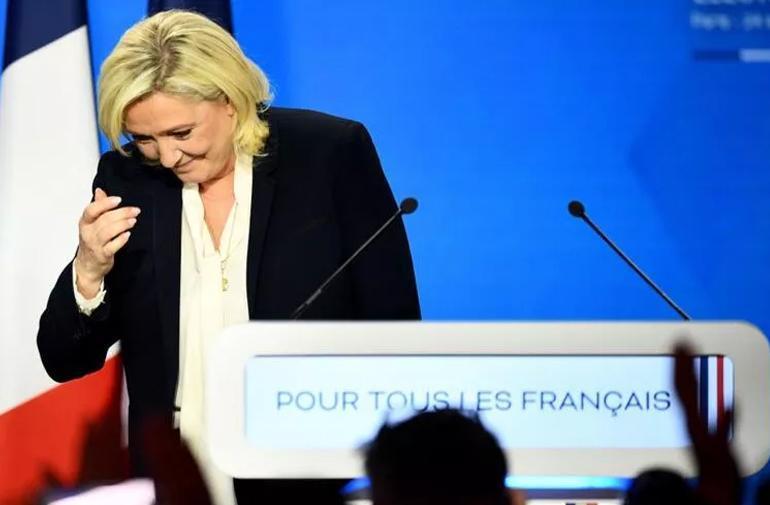 Fransada tarihi seçim İlk sonuçlar geldi: Macron ve Marine Le Pen...