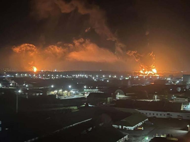 Ukrayna sınırındaki Rus petrol tesislerinde büyük yangın