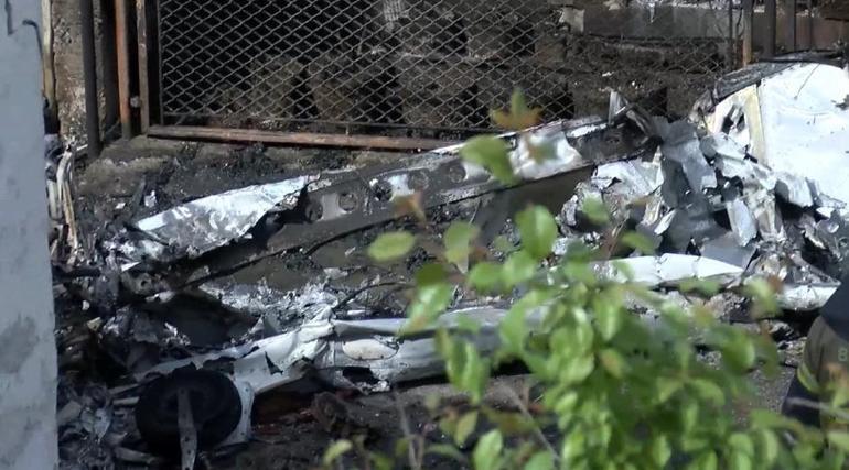 Bursada tek motorlu uçak evlerin arasına düştü 2 pilot hayatını kaybetti