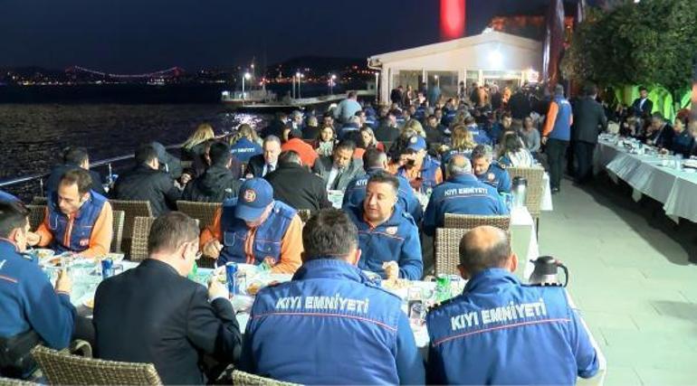 Ulaştırma ve Altyapı Bakanı Adil Karaismailoğlu Kıyı Emniyeti personeliyle iftar yaptı