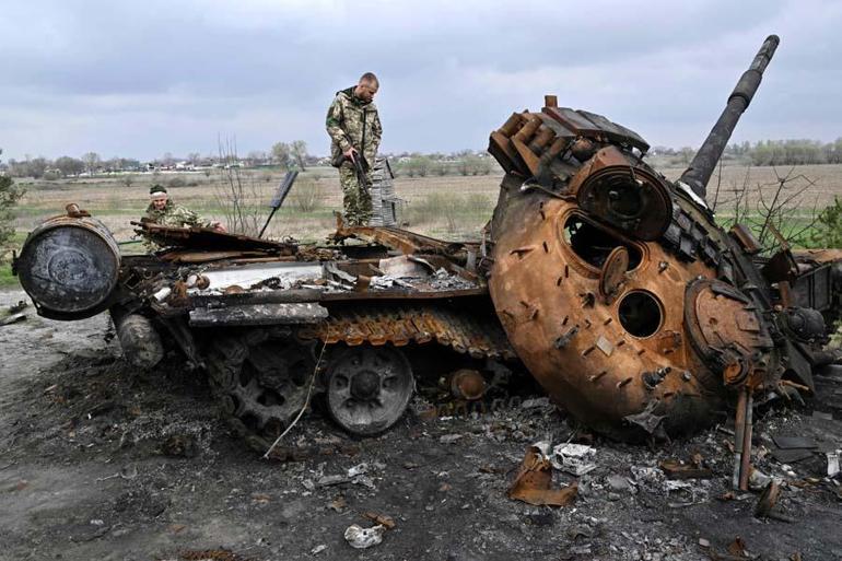Yürüyen tabutlar Rus ordusunu Ukraynada felakete sürüklüyor Rus tanklarındaki ölümcül kusur...
