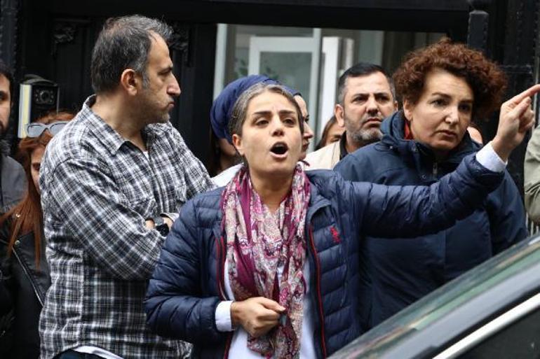 Evlat nöbeti tutan aileler HDPye siyah çelenk bıraktı, gerginlik yaşandı