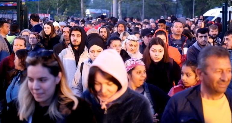 Binlerce kişi Kakava Hıdırellez Şenliğine gece saat 04.00’te akın etti, gün ağarıncaya kadar eğlendi
