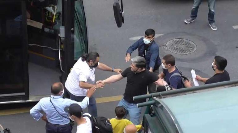 Kadıköy’de durak kavgası İETT şoförü ile yolcu birbirine girdi