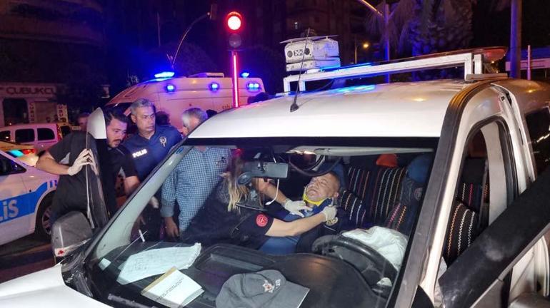 Adanada polis aracıyla otomobil çarpıştı: 1i polis 4 yaralı