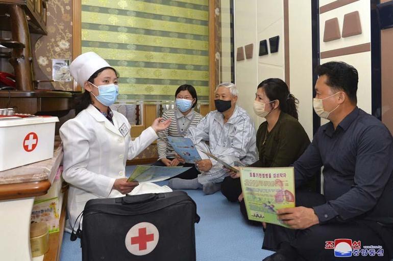 Kuzey Korede vaka sayıları 2.24 milyona ulaştı Yardımları reddettiler çay ve tuzlu suyla koronavirüsle mücadele ediyorlar...