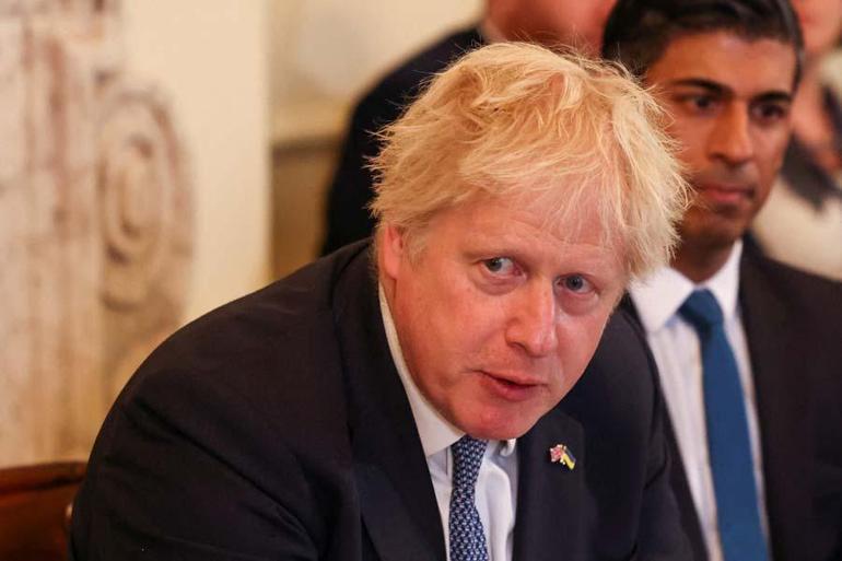 İngiltere bu skandalla çalkalanıyor Başbakan Boris Johnsonın fotoğrafları basına sızdı...