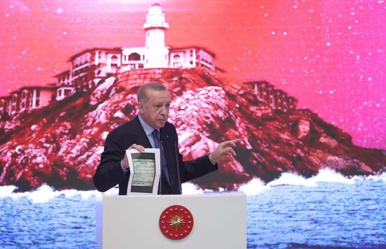 27 Mayıs Darbesinin 62. yılı... Cumhurbaşkanı Erdoğan canlı yayında tarihi belgeyi gösterdi: Bay Kemal’in söylediklerinden farkı var mı