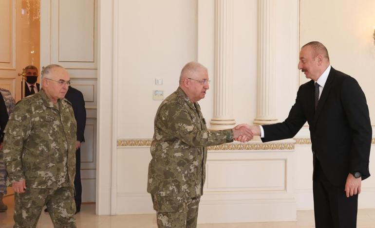 Bakan Akar ve beraberindeki TSK komuta kademesi, Aliyev ile görüştü