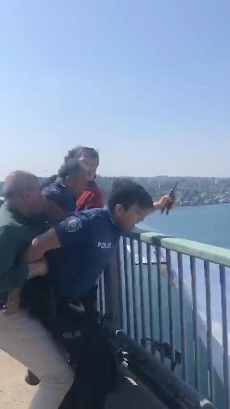 TİP Milletvekilleri ile polis arasında köprüde pankart arbedesi Bakan Soyludan flaş ödül açıklaması