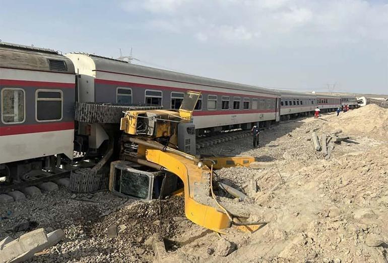 İran güne felaketle uyandı Tren raydan çıktı.. Çok sayıda ölü ve yaralı var...