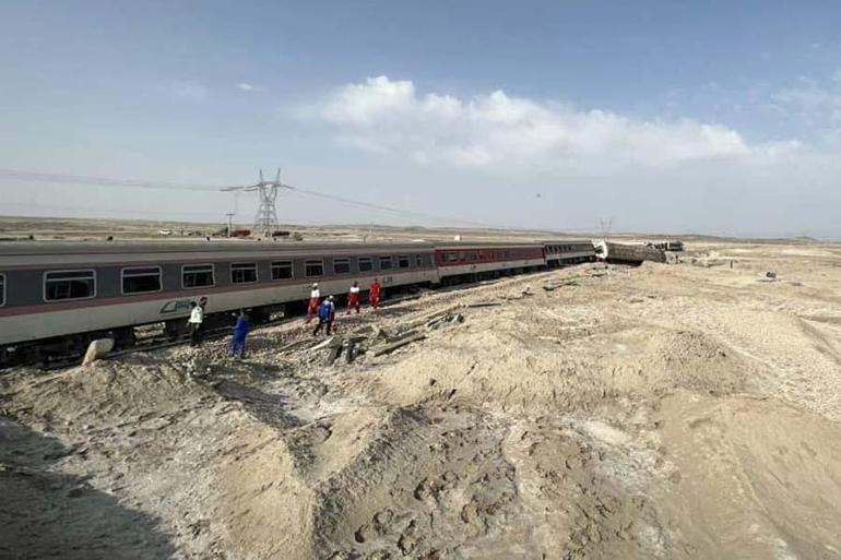 İran güne felaketle uyandı Tren raydan çıktı.. Çok sayıda ölü ve yaralı var...