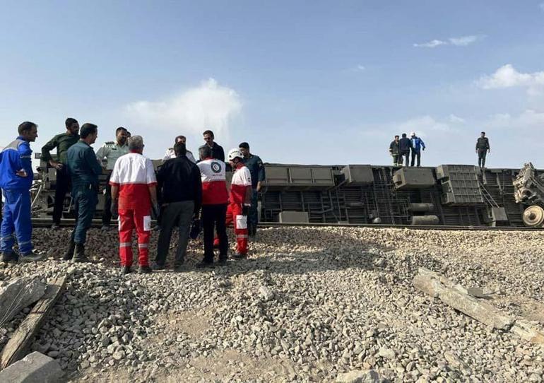 İran güne felaketle uyandı Tren raydan çıktı.. Çok sayıda ölü ve yaralı var...