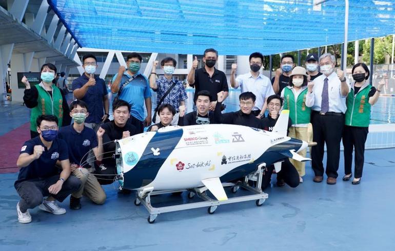 Tayvanlı öğrenciler insan gücüyle çalışan denizaltı üretti