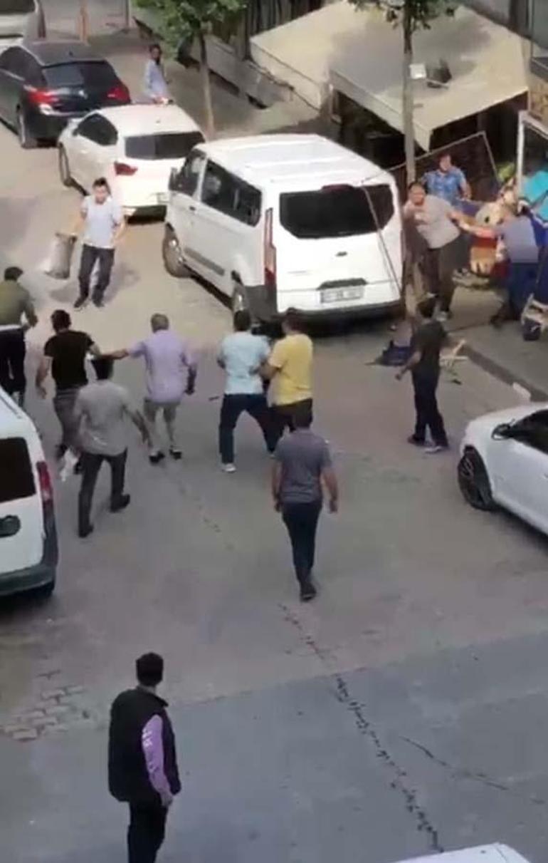 Sultangazide esnaflar birbirine girdi sokak savaş alanına döndü