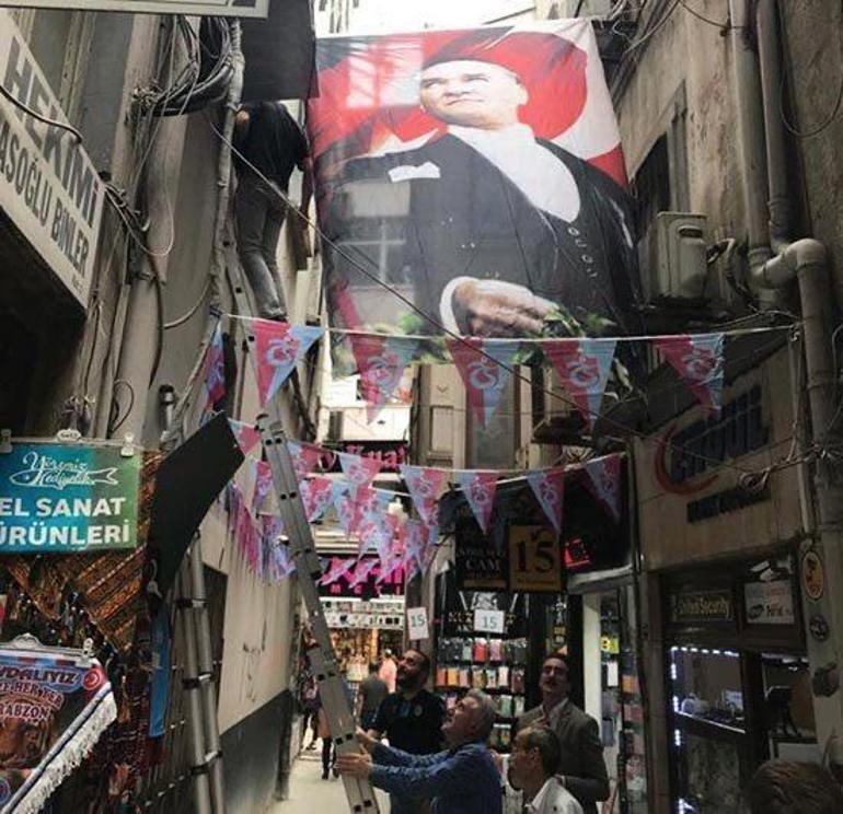 Trabzonda Atatürklü Türk bayrağını ipten koparanlar gözaltına alındı