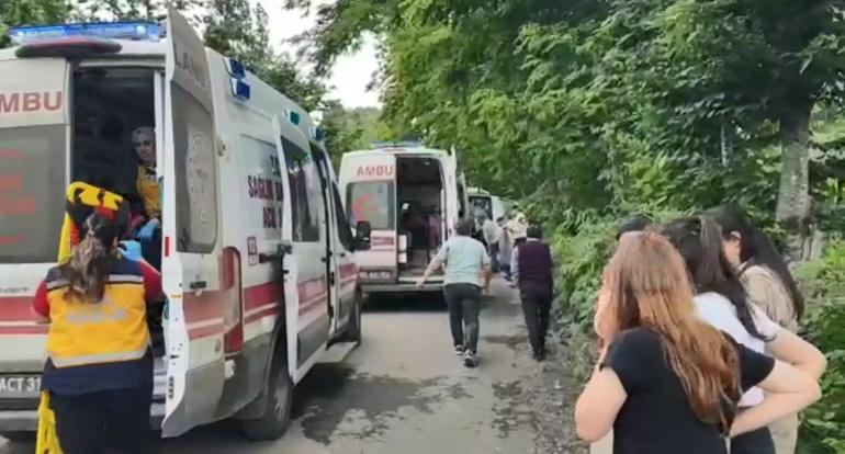 Dekanları taşıyan otobüs kaza yaptı 1 dekan öldü, 19 yaralı