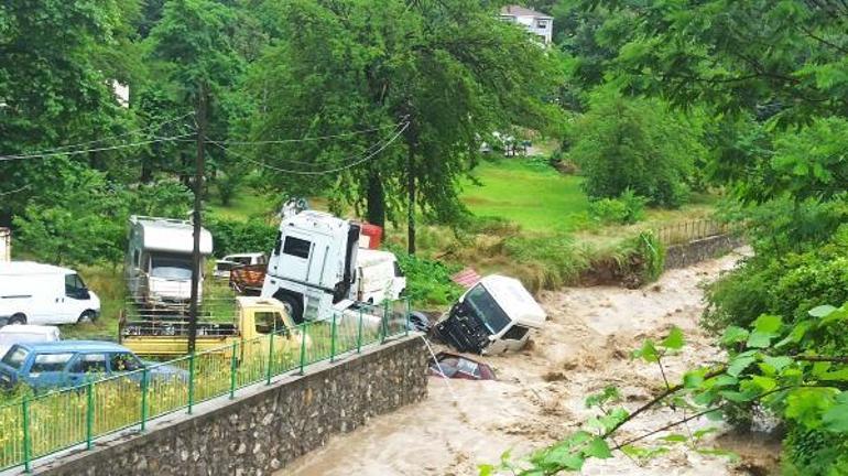 Zonguldak’ta dere taştı; caddeleri su bastı