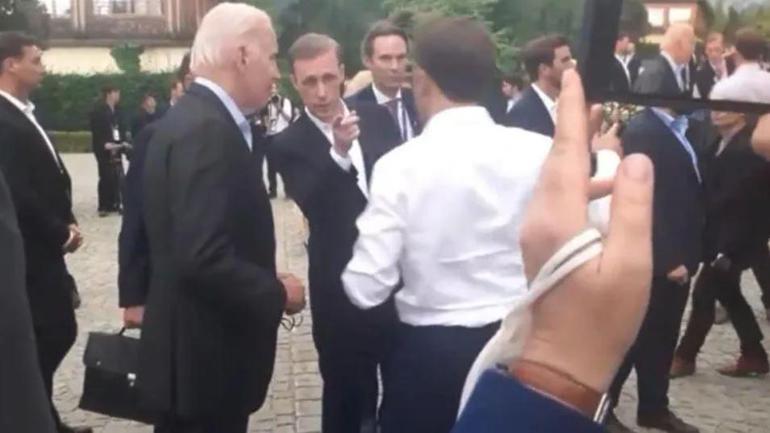 Macron, Bidena kötü haberi verirken kameralara yakalandı Sözleri açıkça duyuldu: Bana iki şey söyledi...
