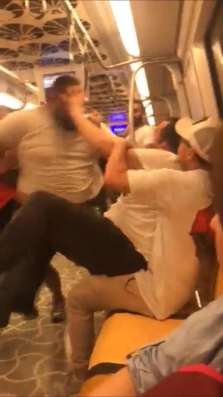 Kadıköy metroda ortalık karıştı Yolcular birbirine girdi