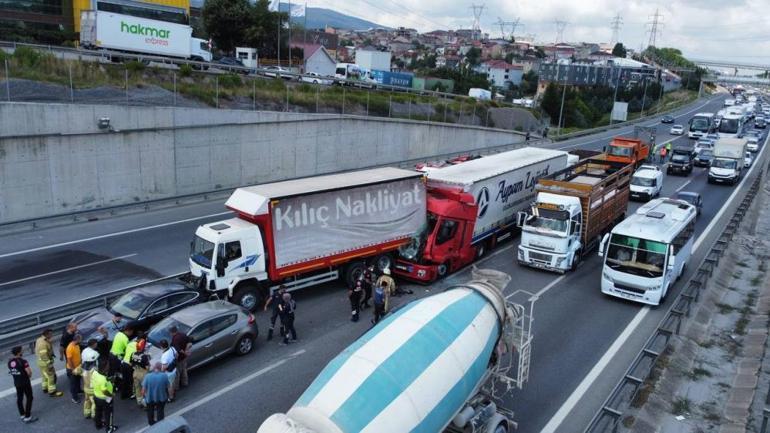 İstanbulda zincirleme kaza Trafik durma noktasına geldi