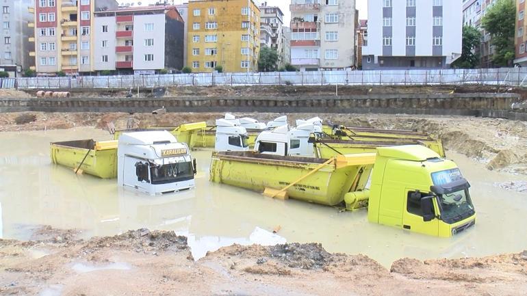 İstanbulda hafriyat kamyonları suya gömüldü