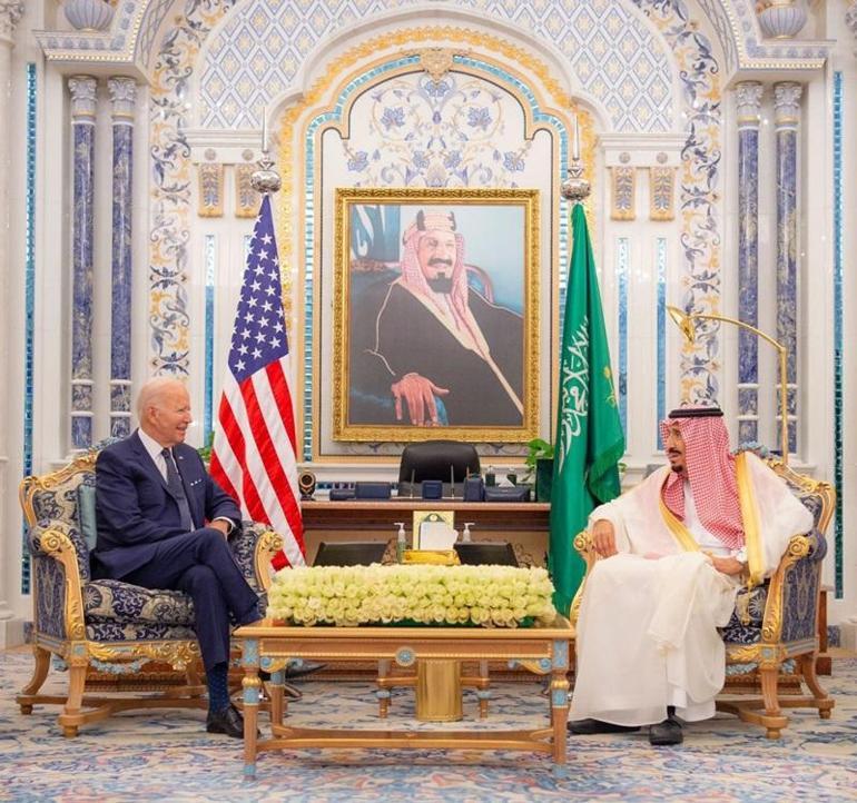 ABDden Suudi Arabistana kritik ziyaret Biden, Suudi Kral Selman ile görüştü