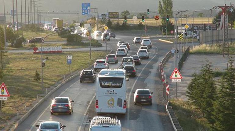 Bayram tatili sonrası dönüş çilesi başladı Birçok noktada yoğunluk var