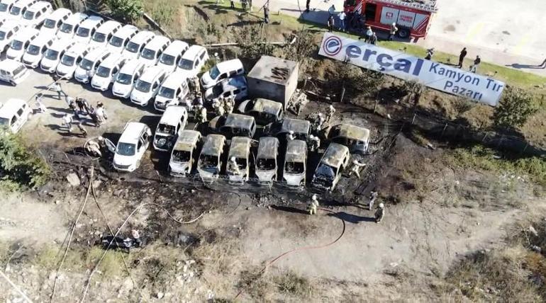 Sancaktepede otoparkta yangın 16 araç hasar gördü