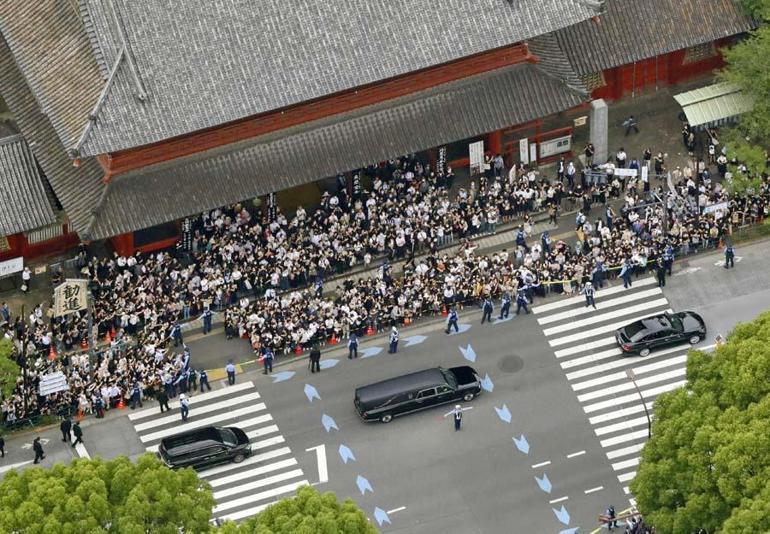 Shinzo Abenin cenaze töreni Japonyayı ikiye böldü