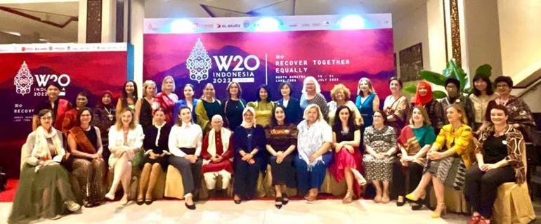 Women-20 Zirvesi TİKADın Türkiye delegasyonu başkalığında Endonezya’da gerçekleşti