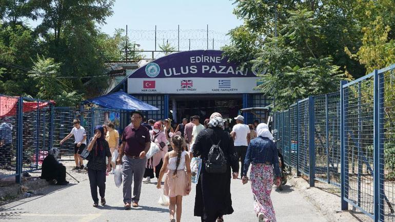 Pasaportsuz girişler başladı, turistler Edirneye akın akın etti