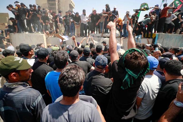 Bağdat’ta Sadr destekçileri yine Yeşil Bölge’yi bastı: 60 yaralı