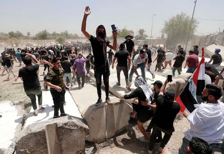 Bağdat’ta Sadr destekçileri yine Yeşil Bölge’yi bastı: 60 yaralı