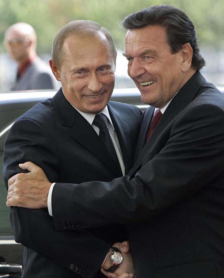 Gerhard Schröder Putin ile görüştü Almanya ayağa kalktı Putin benim dostum özür dilemeyeceğim