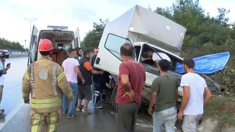 İstanbulda zincirleme trafik kazası 7 araç birbirine girdi çok sayıda yaralı var...