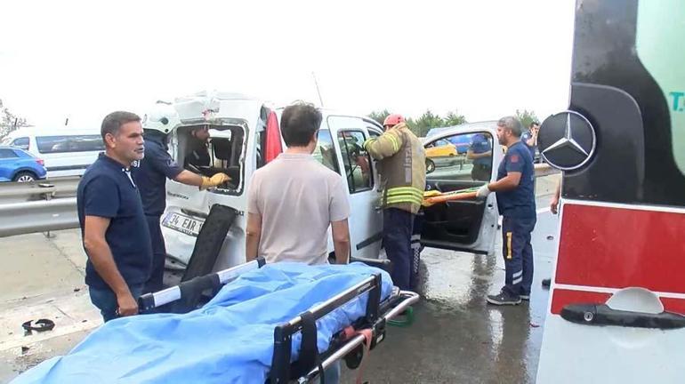 İstanbulda zincirleme trafik kazası 7 araç birbirine girdi çok sayıda yaralı var...