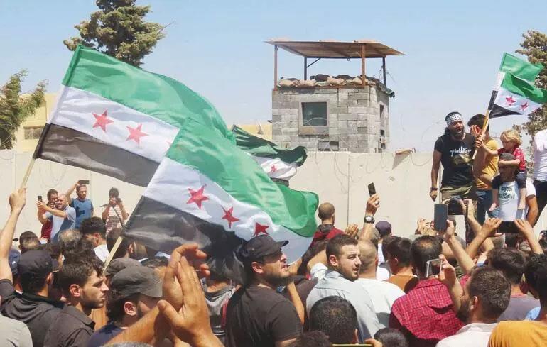 Suriye Milli Ordusu Hamza Özel Kuvvetler Tümeni Komutanı Seyf Ebubekir Polat: Gerekirse senin bayrağın ve ülken uğruna canımızı feda ederiz