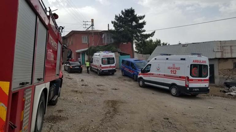 Kanalizasyon çalışması sırasında göçük; 1 işçi toprak altında kaldı