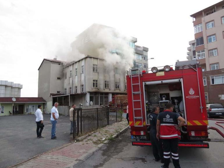 Ataşehirde koltuk imalathanesinde çıkan yangın paniğe neden oldu