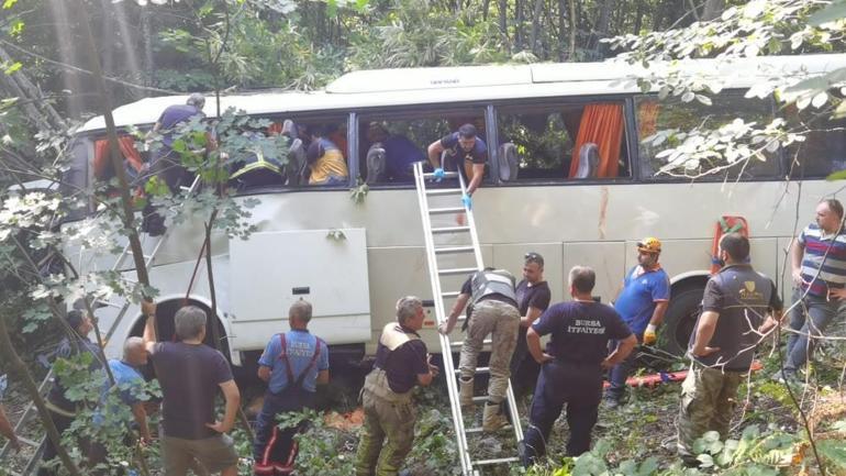 Bursada tur otobüsü devrildi: 5 ölü, 35 yaralı