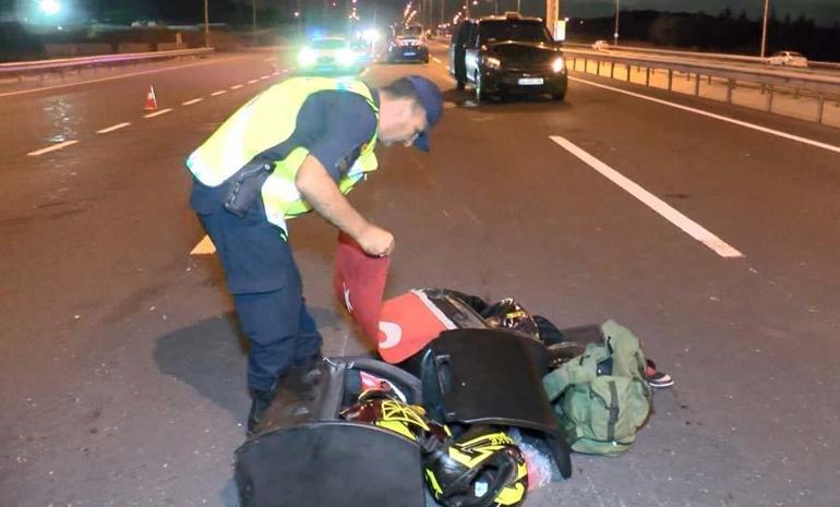 Kaza yapan motosikletteki Türk Bayrağını gören jandarma önce öptü sonra ekip aracına koydu