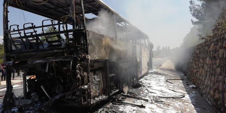 Otobüs cayır cayır yandı 36 yolcu ölümden döndü
