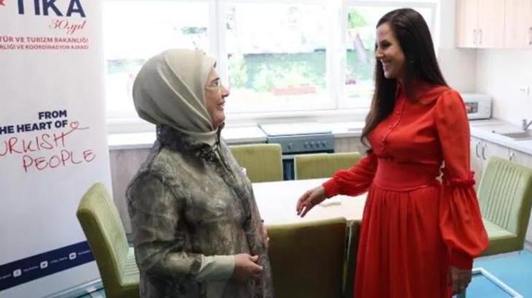 Emine Erdoğan, Zveçanska Annelik Merkezi’ni ziyaret etti