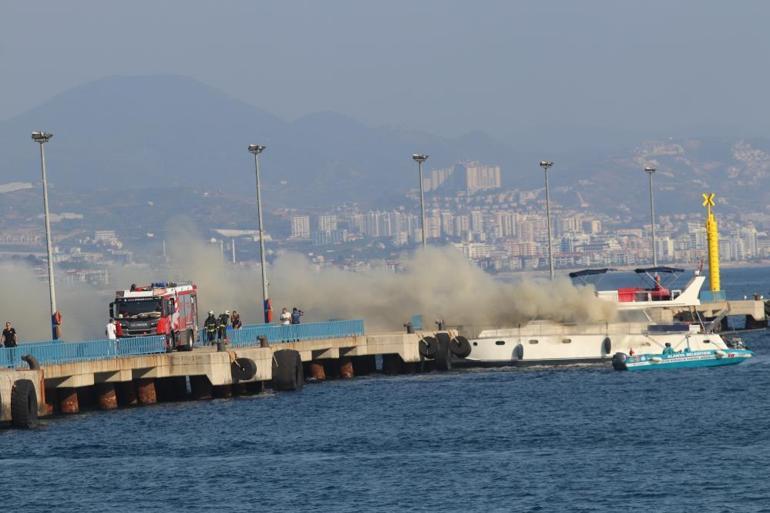 Antalyada denizin ortasında korku dolu anlar İçinde 6 kişi olan lüks yat alev aldı