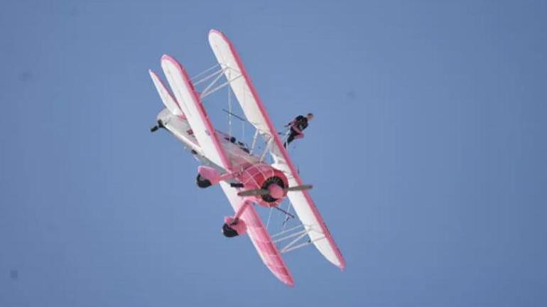 Eskişehir’de gökyüzü akrobasi gösterisiyle renklendi İlk kadın akrobasi pilotu da yer aldı
