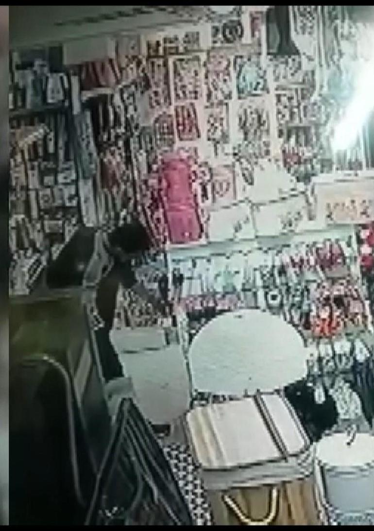 Bakırköyde çaldığı ürünü iade edip parasını istedi