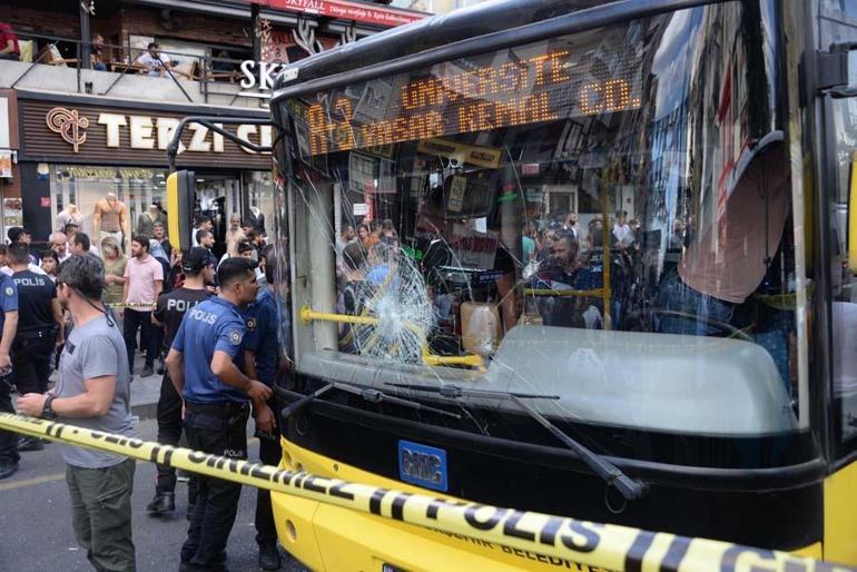Diyarbakırda korkunç olay Elbisesi kapıya takılan kadın, otobüsün altında kalıp öldü