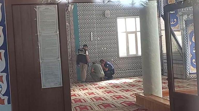 İmam, eski eniştesi tarafından camide vuruldu
