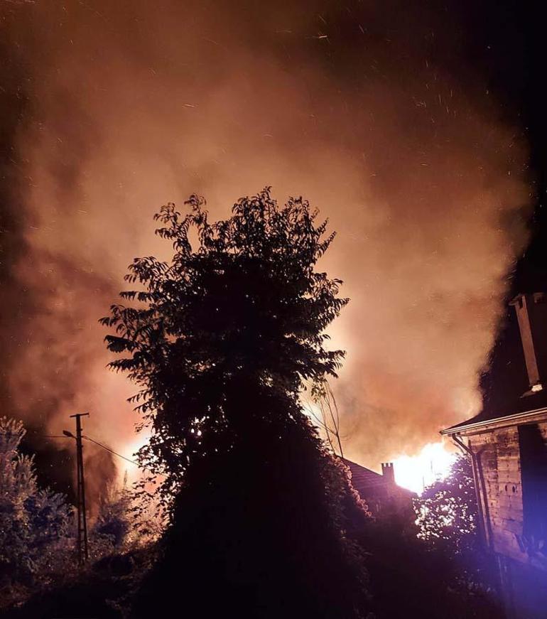 Kastamonuda 6 ev, alev alev yandı